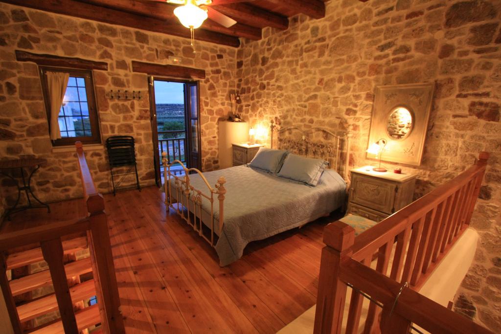 Lithos Traditional Guest Houses Ксерокампос Стая снимка